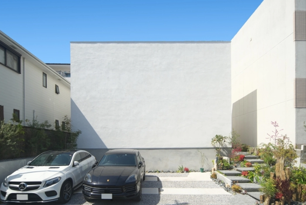 都市にたたずむ静けさのファサード