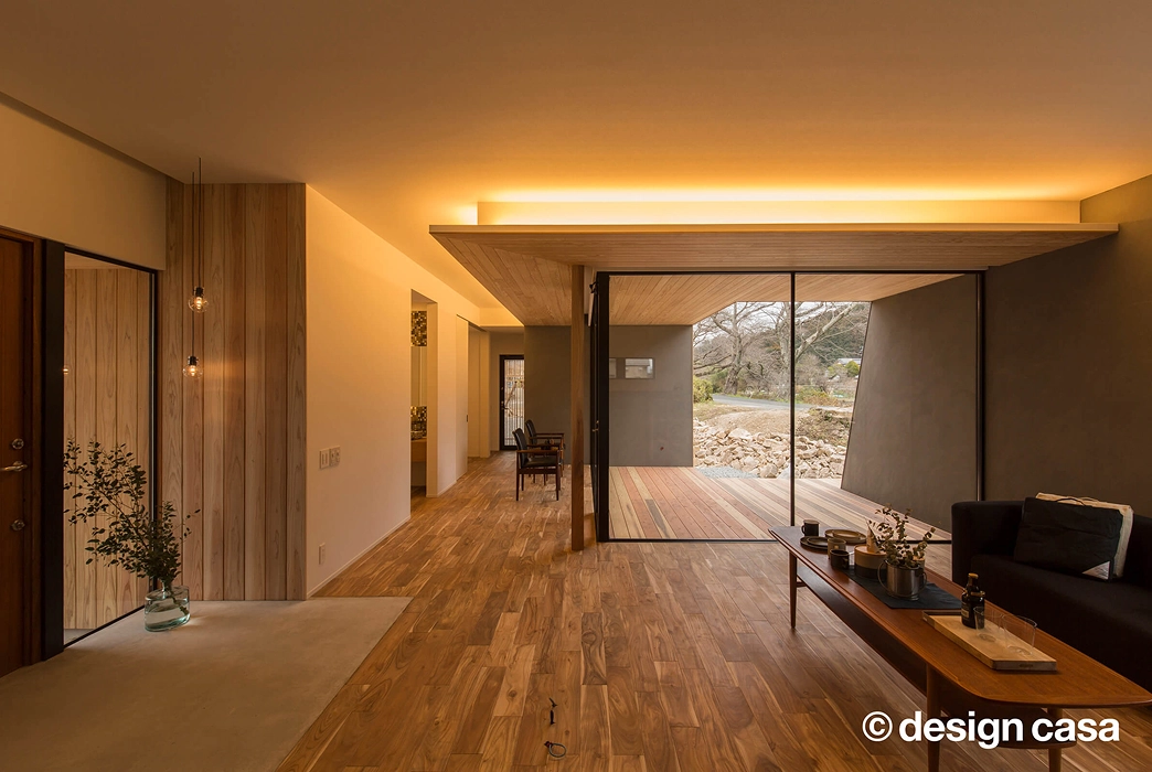 下り天井や間接照明を合わせて空間を彩る