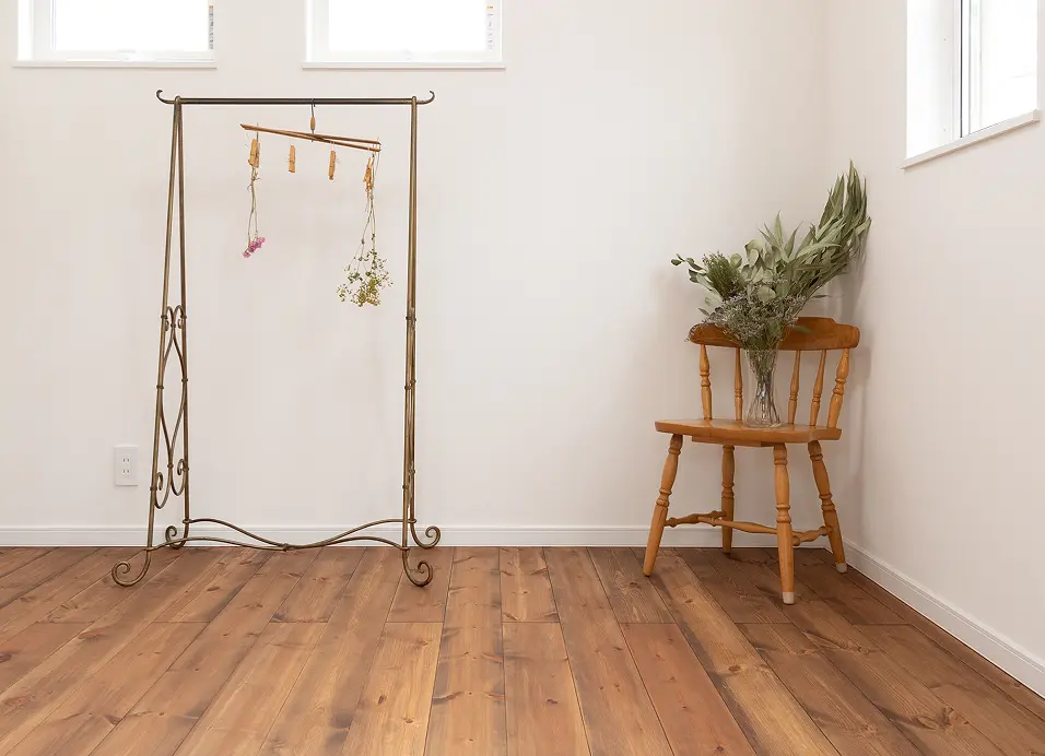 お気に入りの雑貨が映える温かな家