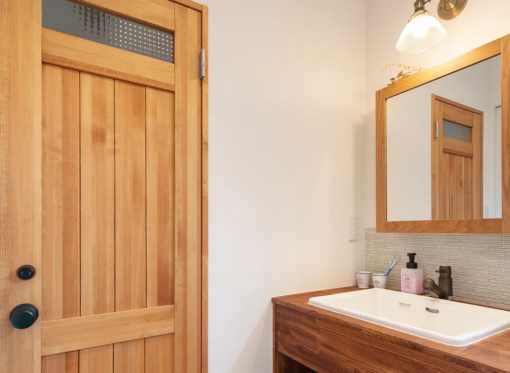 お気に入りの雑貨が映える温かな家