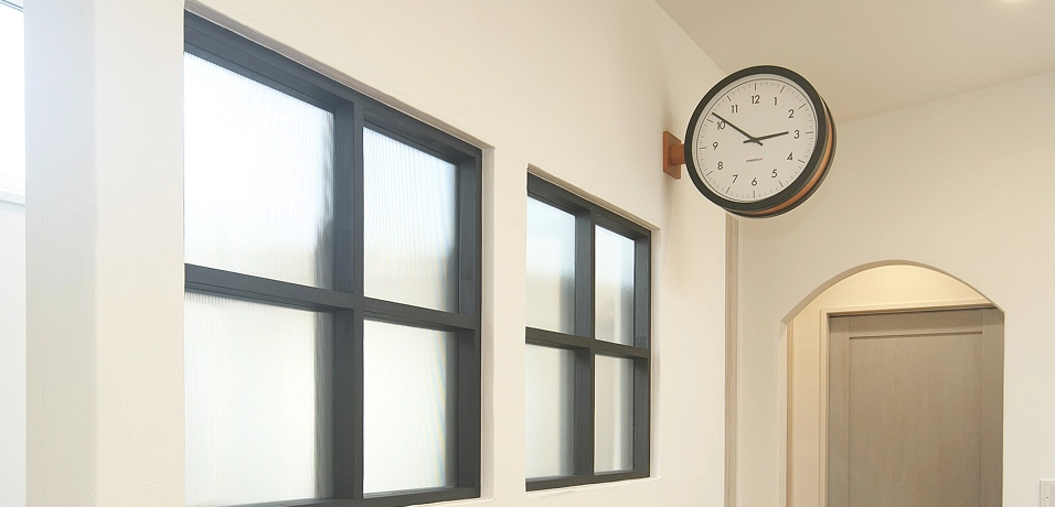 自然素材と曲線がつくるカフェライクな家