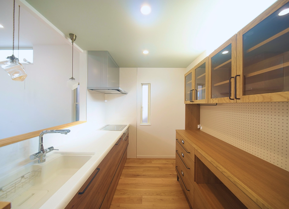 自然素材と曲線がつくるカフェライクな家