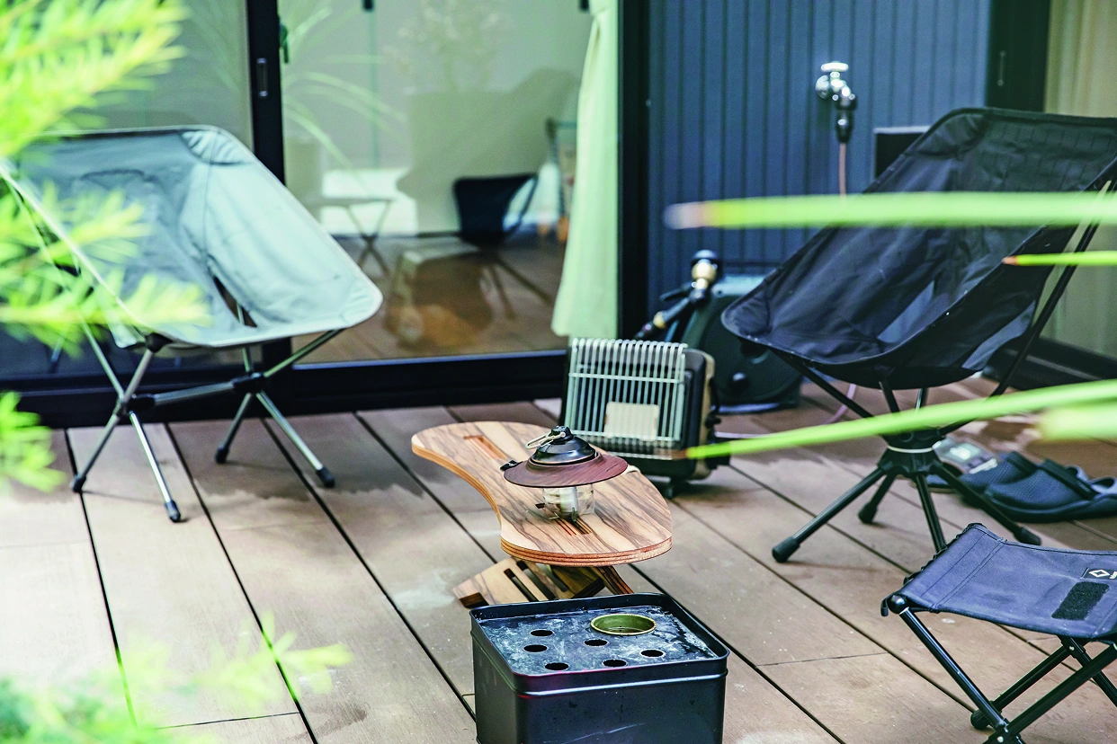 焚き火と風を感じるデッキのある暮らし