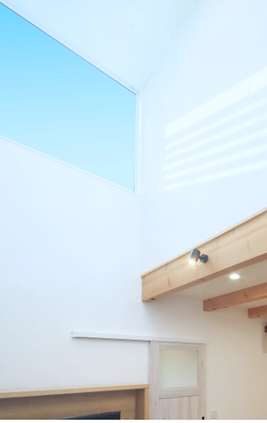 空とつながる窓からは開放感が広がる