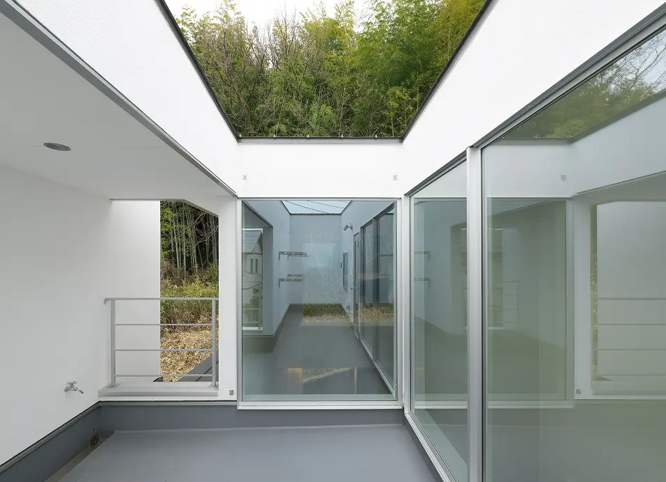 豊かな外の時間を愉しむ大人のくつろぎの家