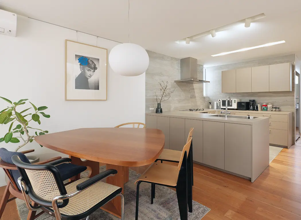 豊かな外の時間を愉しむ大人のくつろぎの家