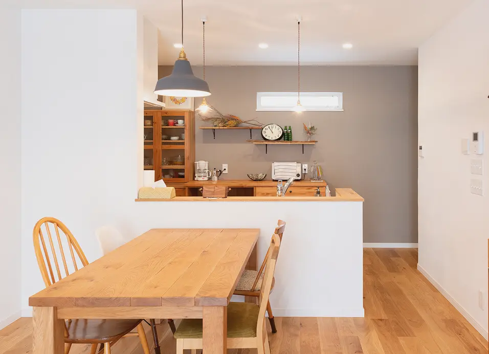 お気に入りの雑貨が映える温かな家