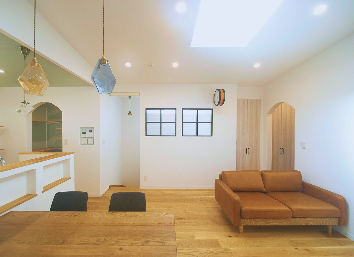 自然素材と曲線がつくるカフェライクな家